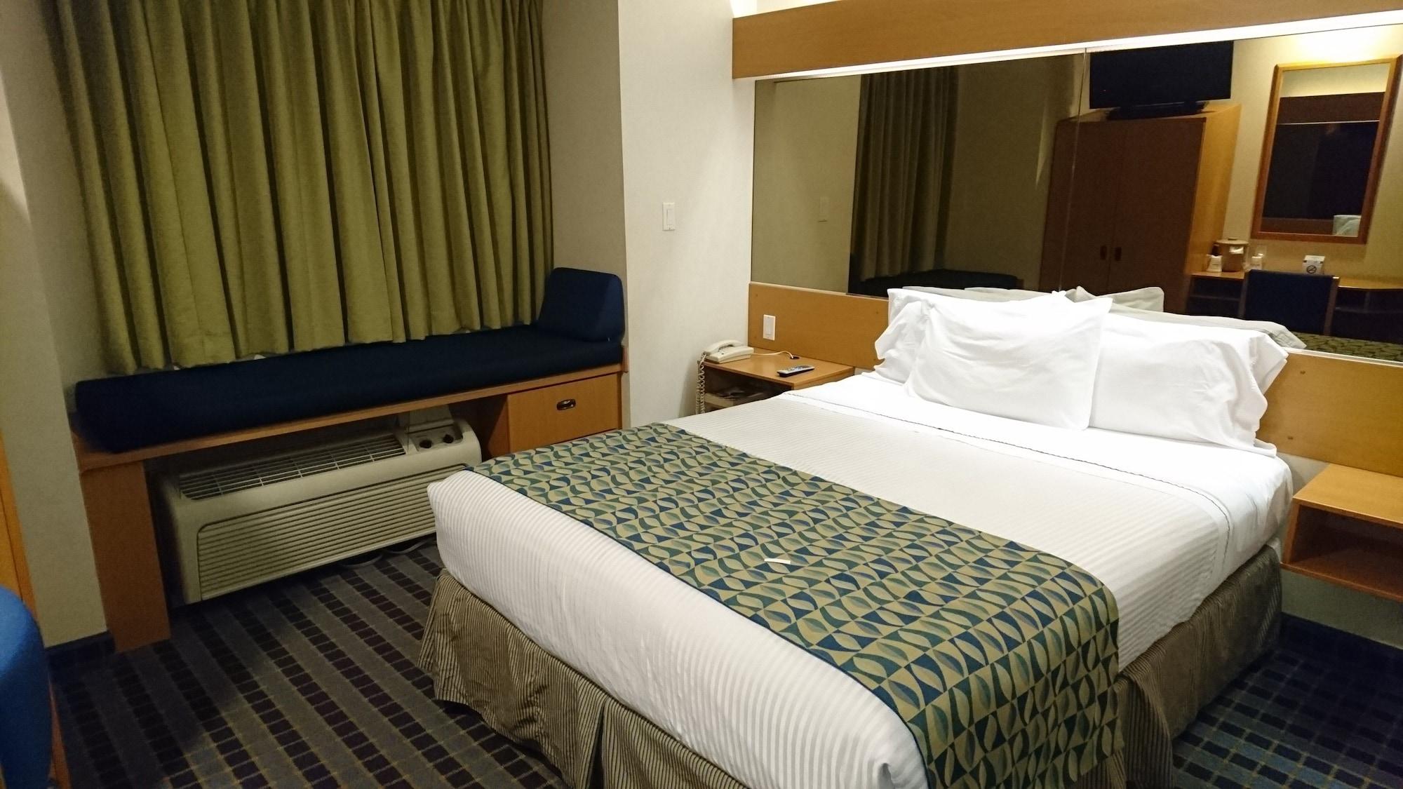 Microtel Inn & Suites By Wyndham Chihuahua Ngoại thất bức ảnh