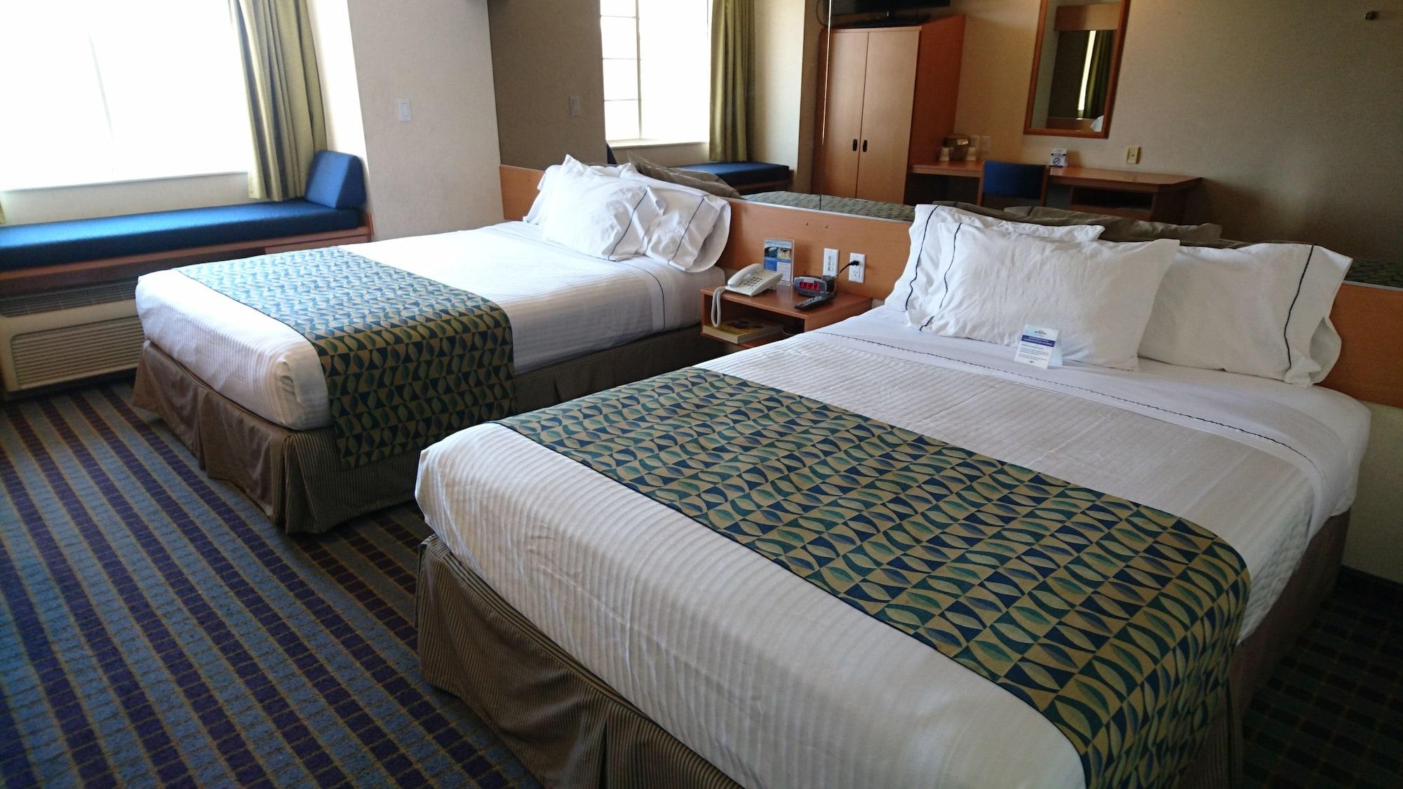 Microtel Inn & Suites By Wyndham Chihuahua Ngoại thất bức ảnh