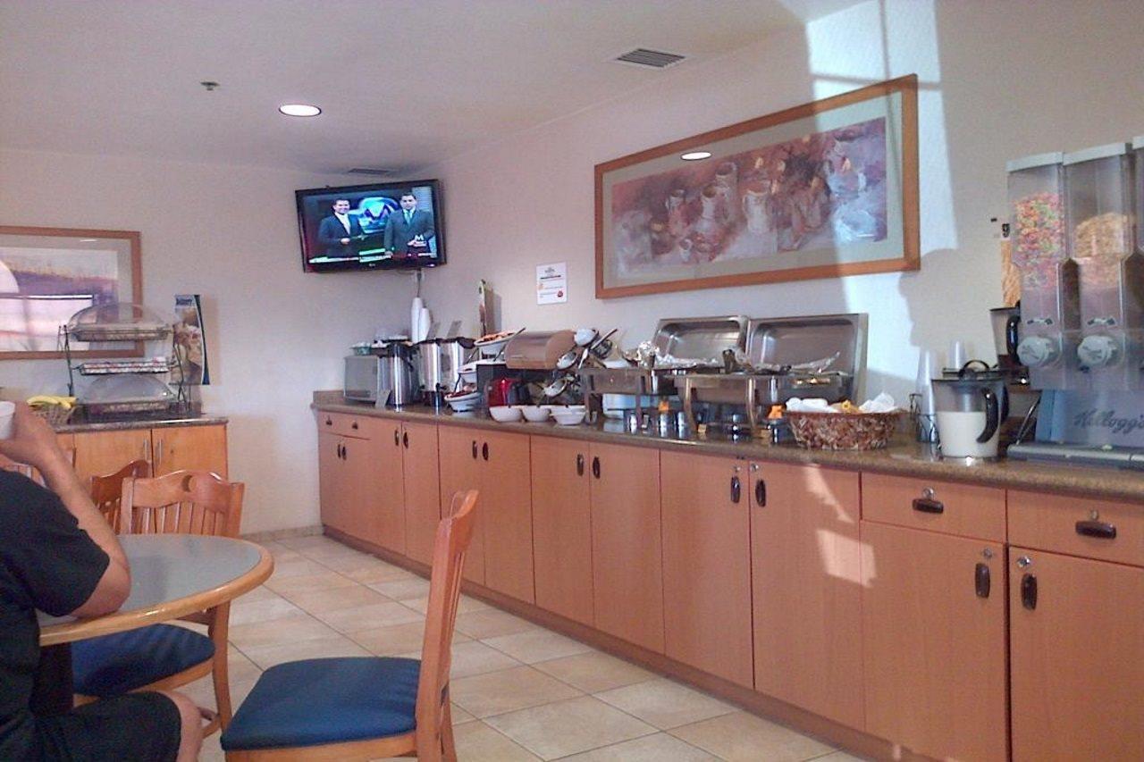 Microtel Inn & Suites By Wyndham Chihuahua Ngoại thất bức ảnh